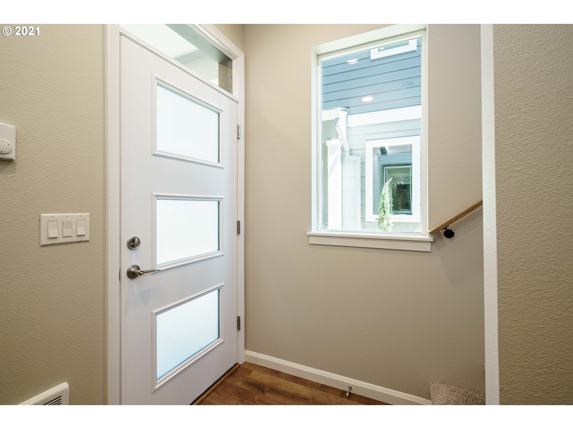 6096 Southeast Woodstock Boulevard Portland, OR 97206 - Photo 3 of 32