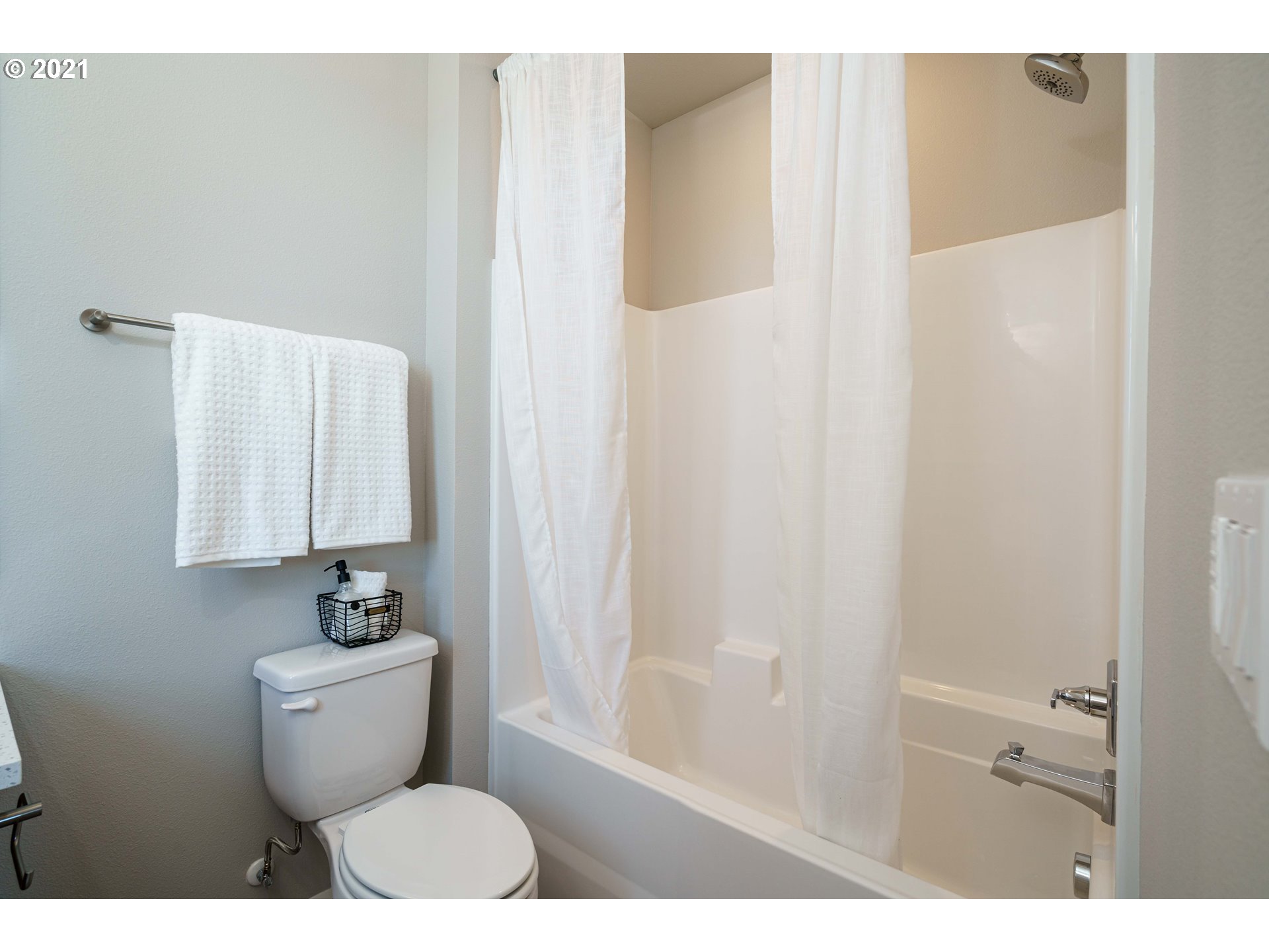 6096 Southeast Woodstock Boulevard Portland, OR 97206 - Photo 25 of 32