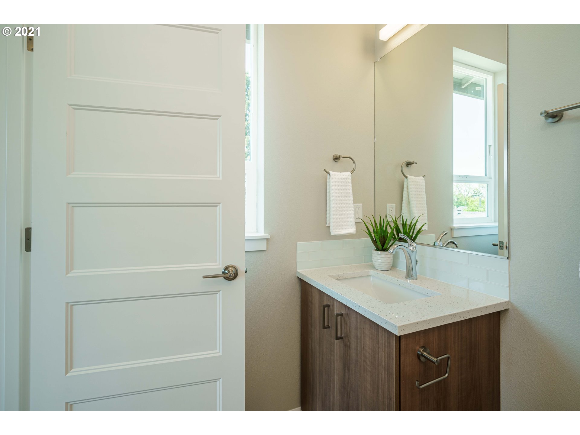 6096 Southeast Woodstock Boulevard Portland, OR 97206 - Photo 26 of 32