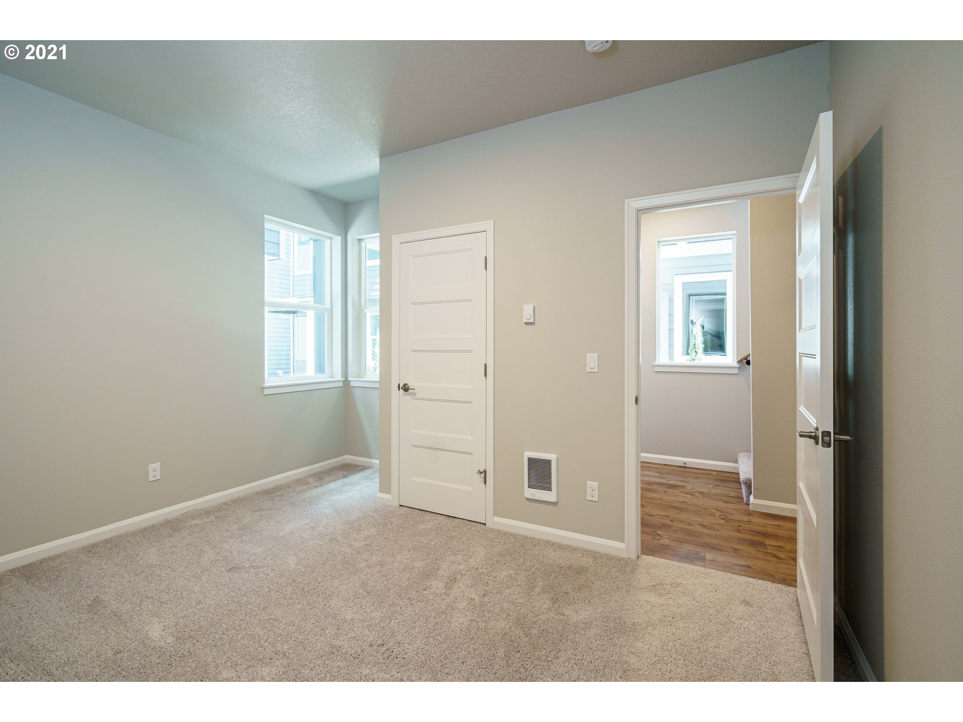 6096 Southeast Woodstock Boulevard Portland, OR 97206 - Photo 6 of 32