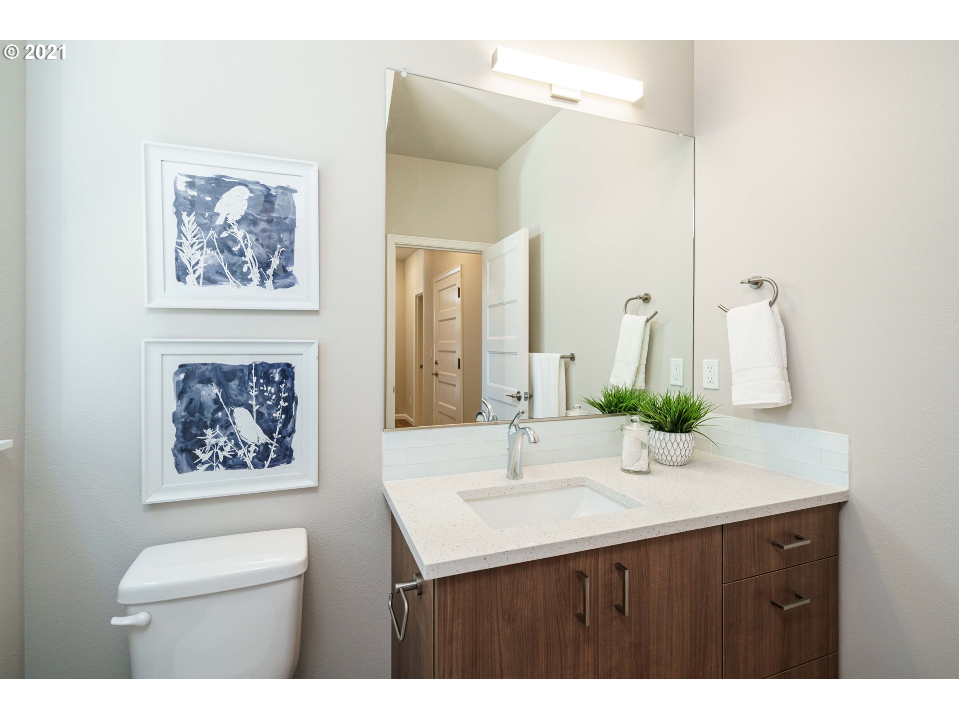 6096 Southeast Woodstock Boulevard Portland, OR 97206 - Photo 7 of 32