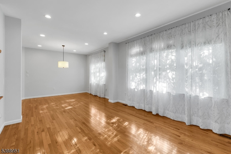 22 Honeyman Road Bernards, NJ 07920 - Photo 9 of 49