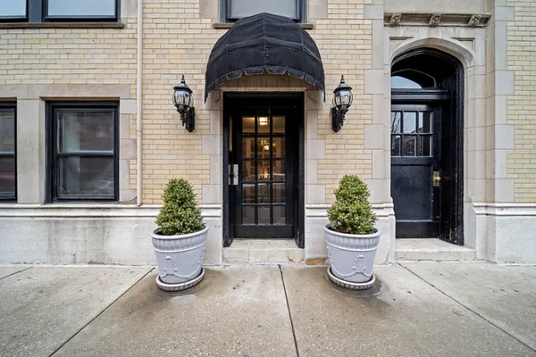 $1,700 | 604 West Addison Street, Unit B3, Chicago, IL 60613