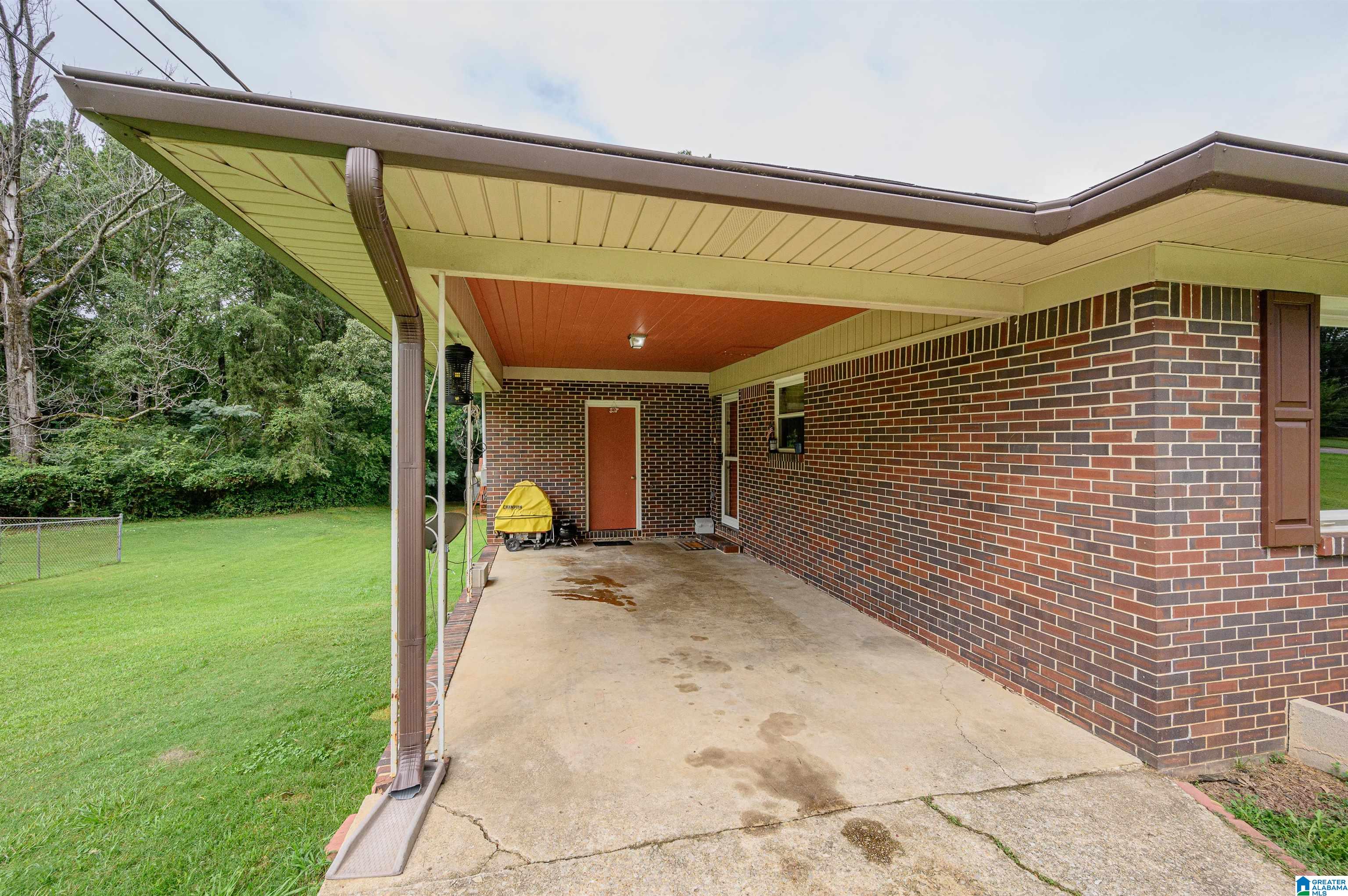 221 Porter Crest Road Graysville, AL 35073 - Photo 2 of 32