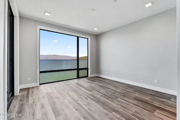 $6,490,000 | 802 Sandpoint Avenue, Unit 8202 & #8201, Sandpoint, ID 83864