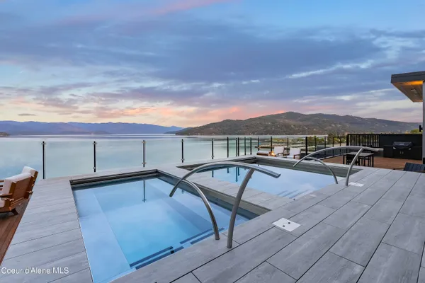 $6,490,000 | 802 Sandpoint Avenue, Unit 8202 & #8201, Sandpoint, ID 83864