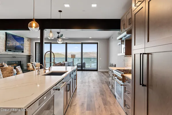 $6,490,000 | 802 Sandpoint Avenue, Unit 8202 & #8201, Sandpoint, ID 83864
