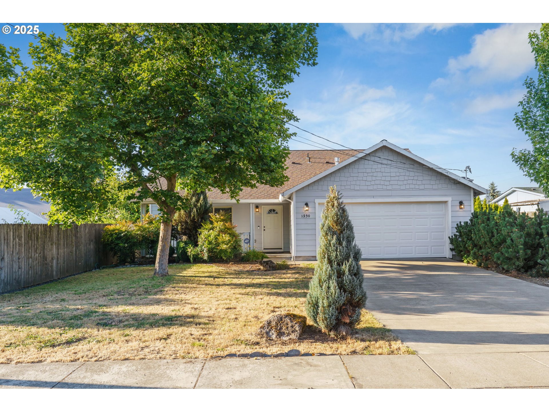 1230 West Fairview Drive Springfield, OR 97477 - Photo 1 of 28 Gallery Image 1