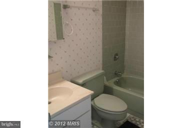 882 Maple Tree Road Severn, MD 21144 - Photo 8 of 11 Bath