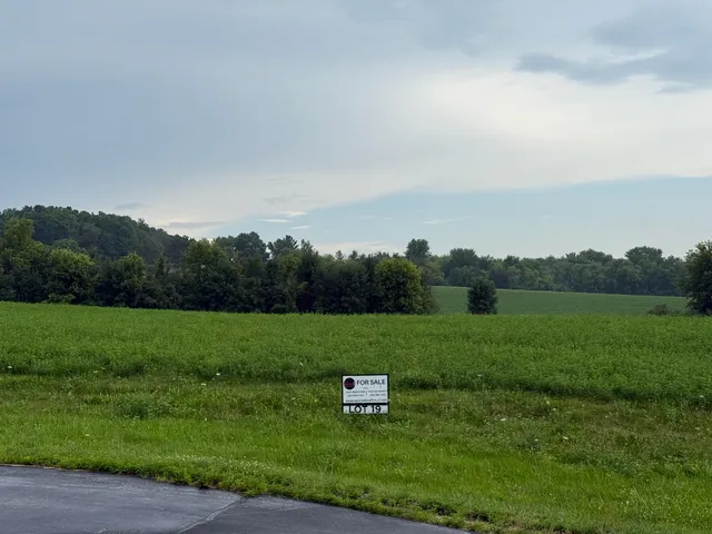 $124,999 | W2371 Gabriel Court, Unit LT19, Oconomowoc, WI 53066