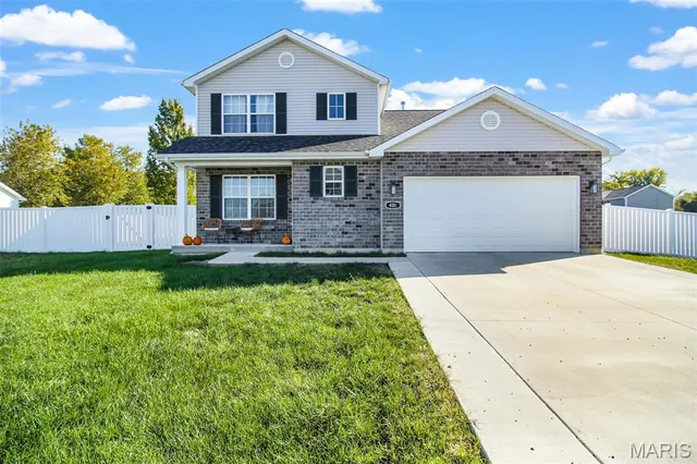 $369,900 | 401 Duffy Drive, Marine, IL 62061