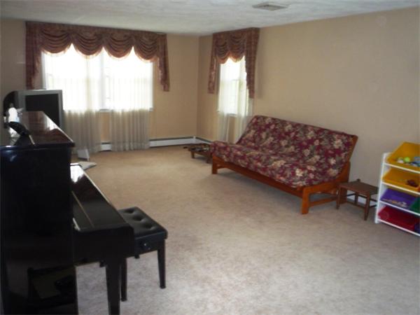 20 Robinwood Road Acton, MA 01720 - Photo 8 of 19 Gallery Image 8