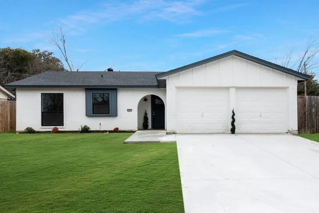 a front view of house with yard