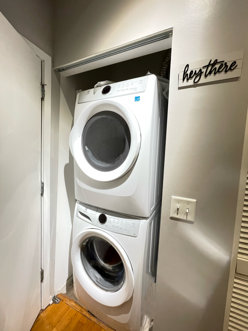 2323 West Pershing Road, Unit 421 Chicago, IL 60609 - Photo 11 of 15 a utility room with dryer and washer