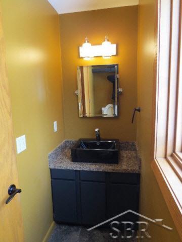 5620 North River Road Freeland, MI 48623 - Photo 15 of 19 20346765-14.JPG