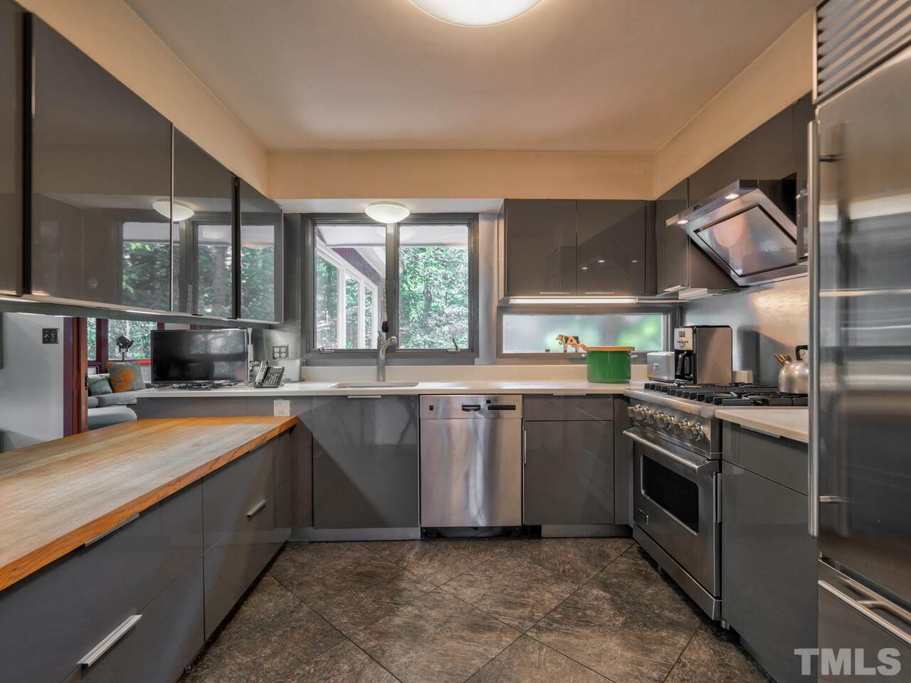 4512 Bartlett Street Raleigh, NC 27609 - Photo 9 of 30