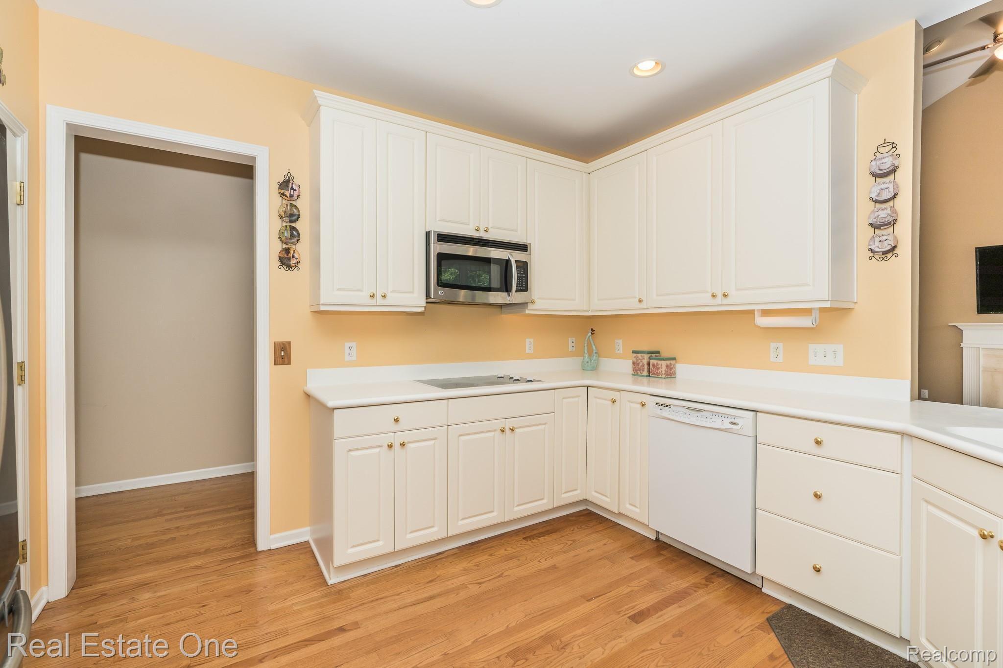 1784 Blue Grass Drive Rochester, MI 48306 - Photo 25 of 72 Blue Spruce MLS-W011.jpg