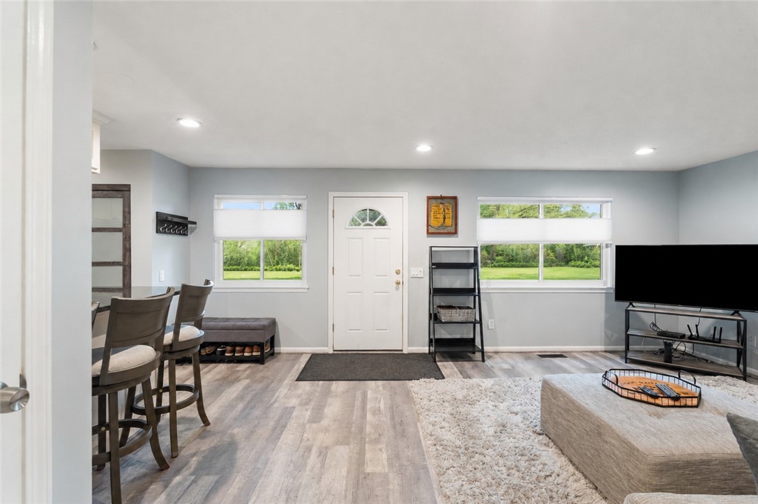 71 Lincoln Mills Road East Rochester, NY 14445 - Photo 3 of 34
