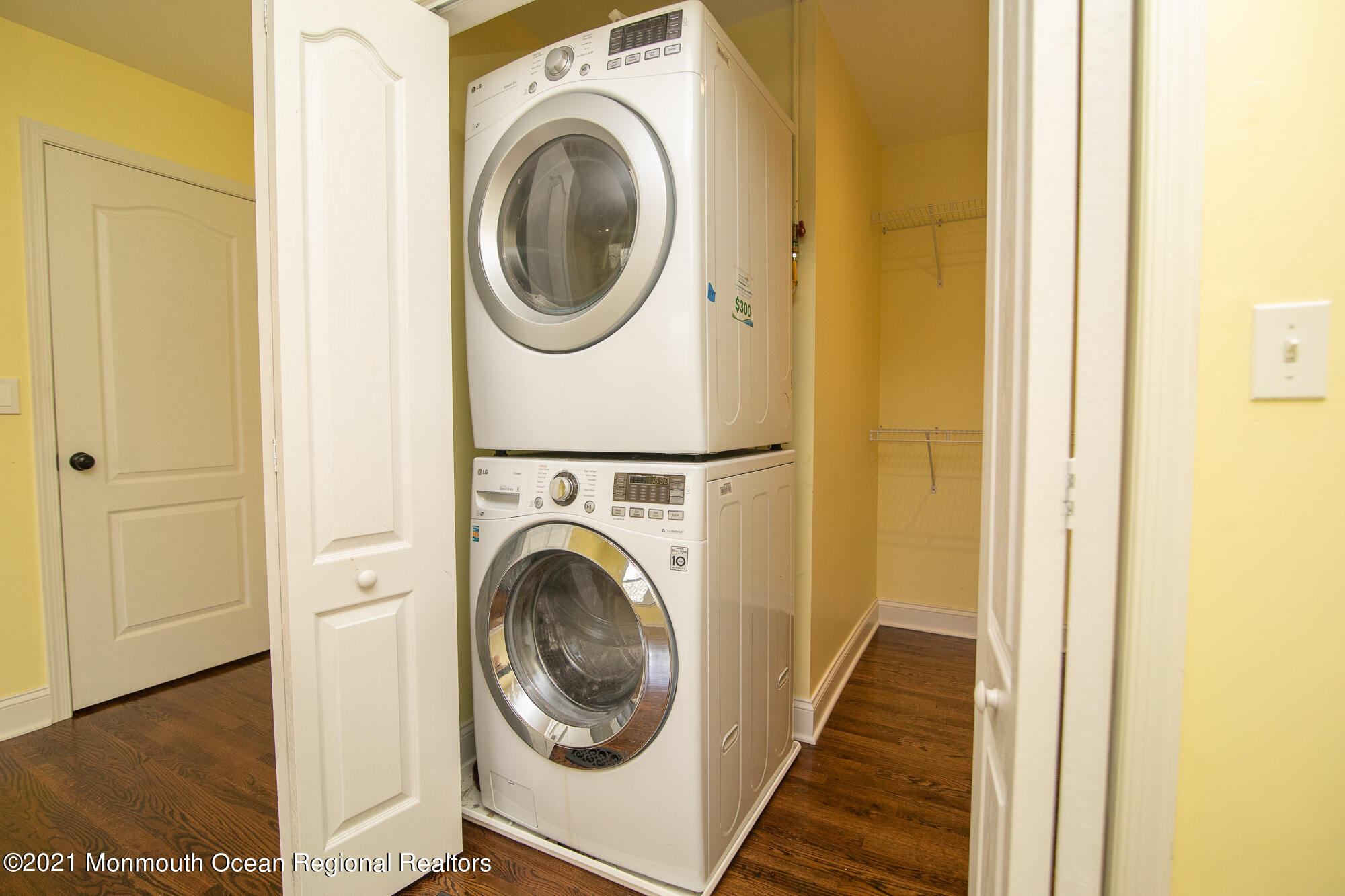 525 Frank Applegate Road Jackson, NJ 08527 - Photo 35 of 56 a view of a hallway with washer and dryer