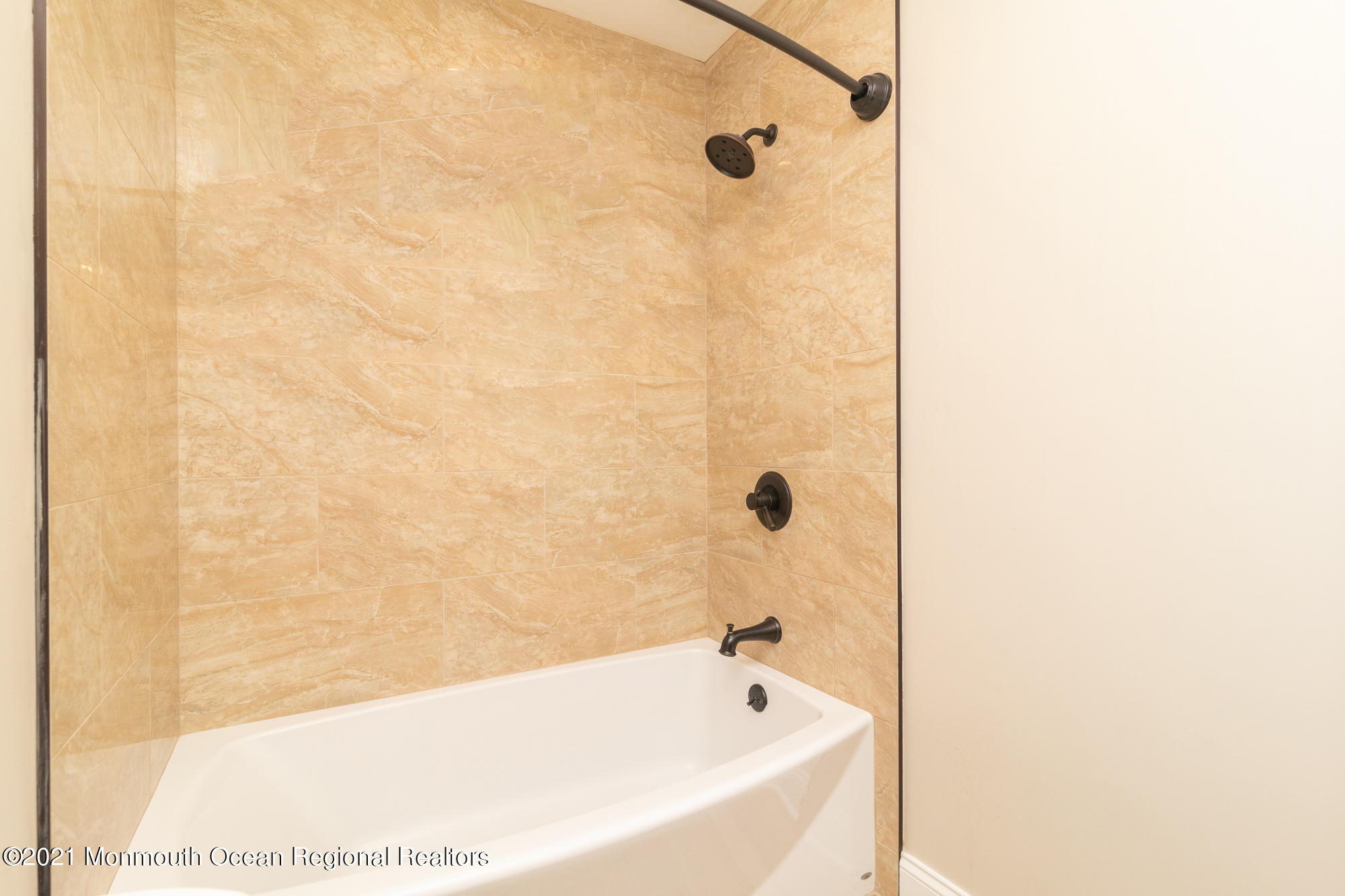 525 Frank Applegate Road Jackson, NJ 08527 - Photo 39 of 56 a bathroom with a bathtub
