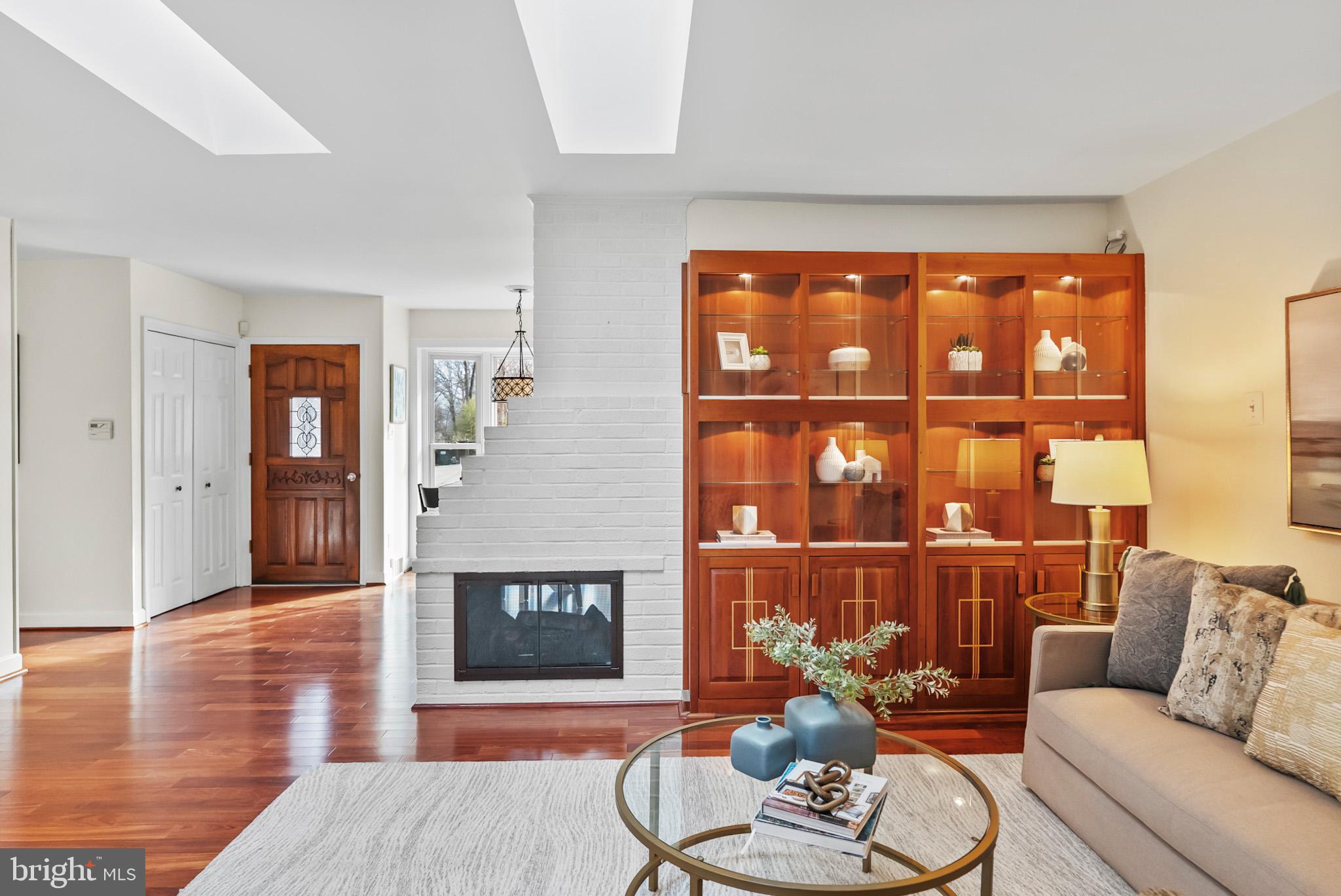 7418 Nancemond Street Springfield, VA 22150 - Photo 9 of 45 Living Room
