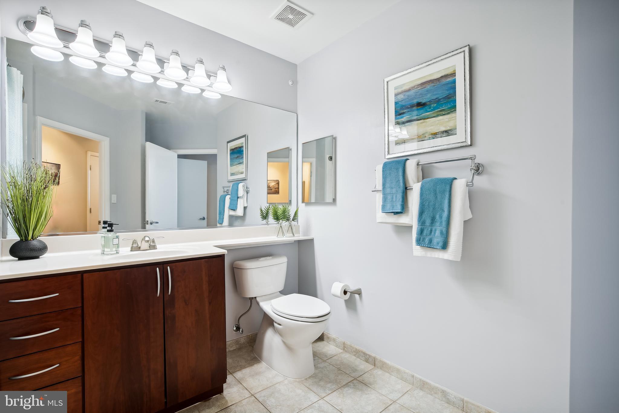 1300 N Street Northwest, Unit 801 Washington, DC 20005 - Photo 25 of 60 Bath #2