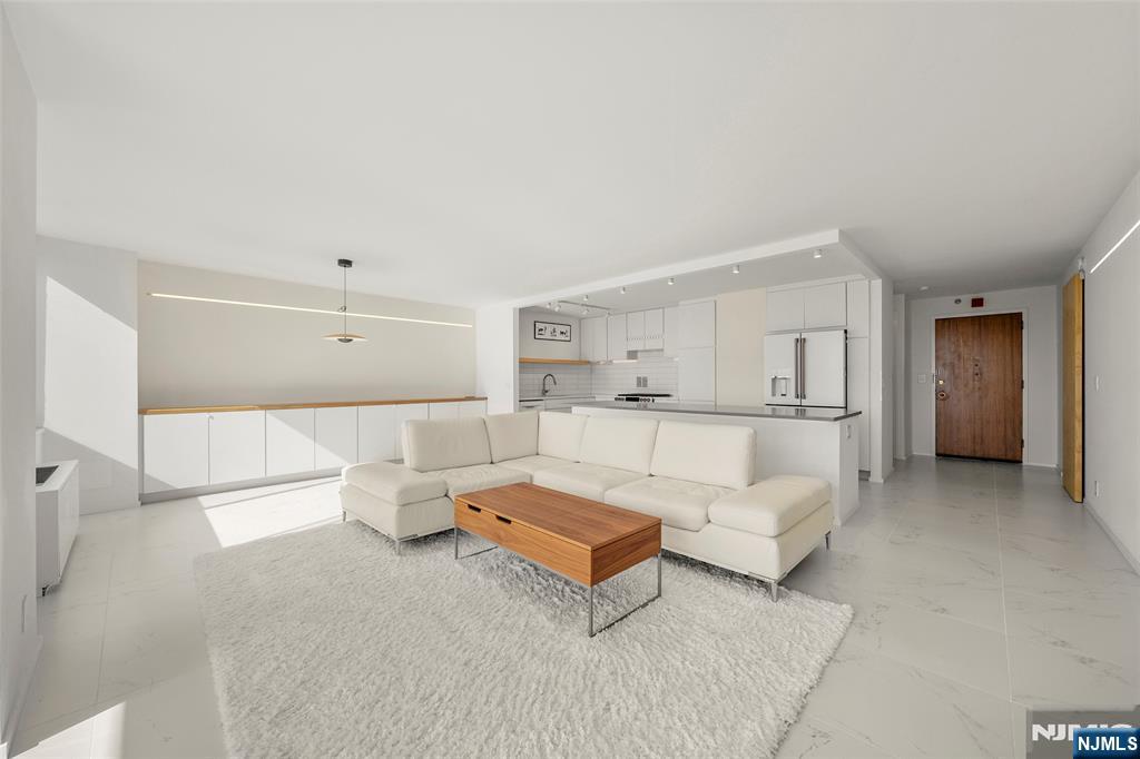 200 Old Palisade Road, Unit 25D Fort Lee, NJ 07024 - Photo 4 of 30 a living room with furniture and a lamp