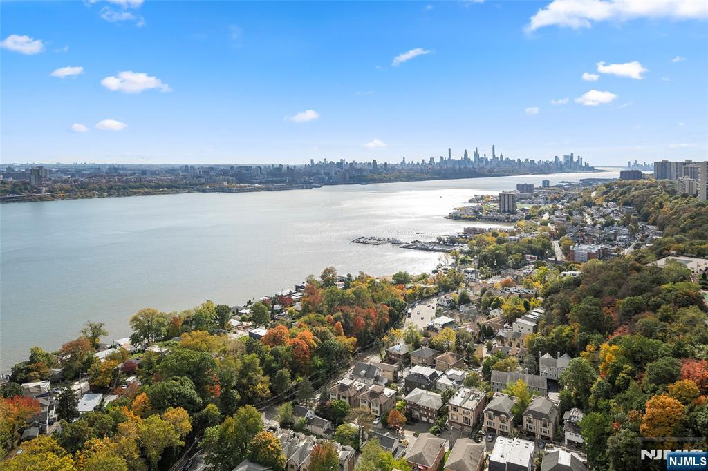 200 Old Palisade Road, Unit 25D Fort Lee, NJ 07024 - Photo 9 of 30 a view of a city