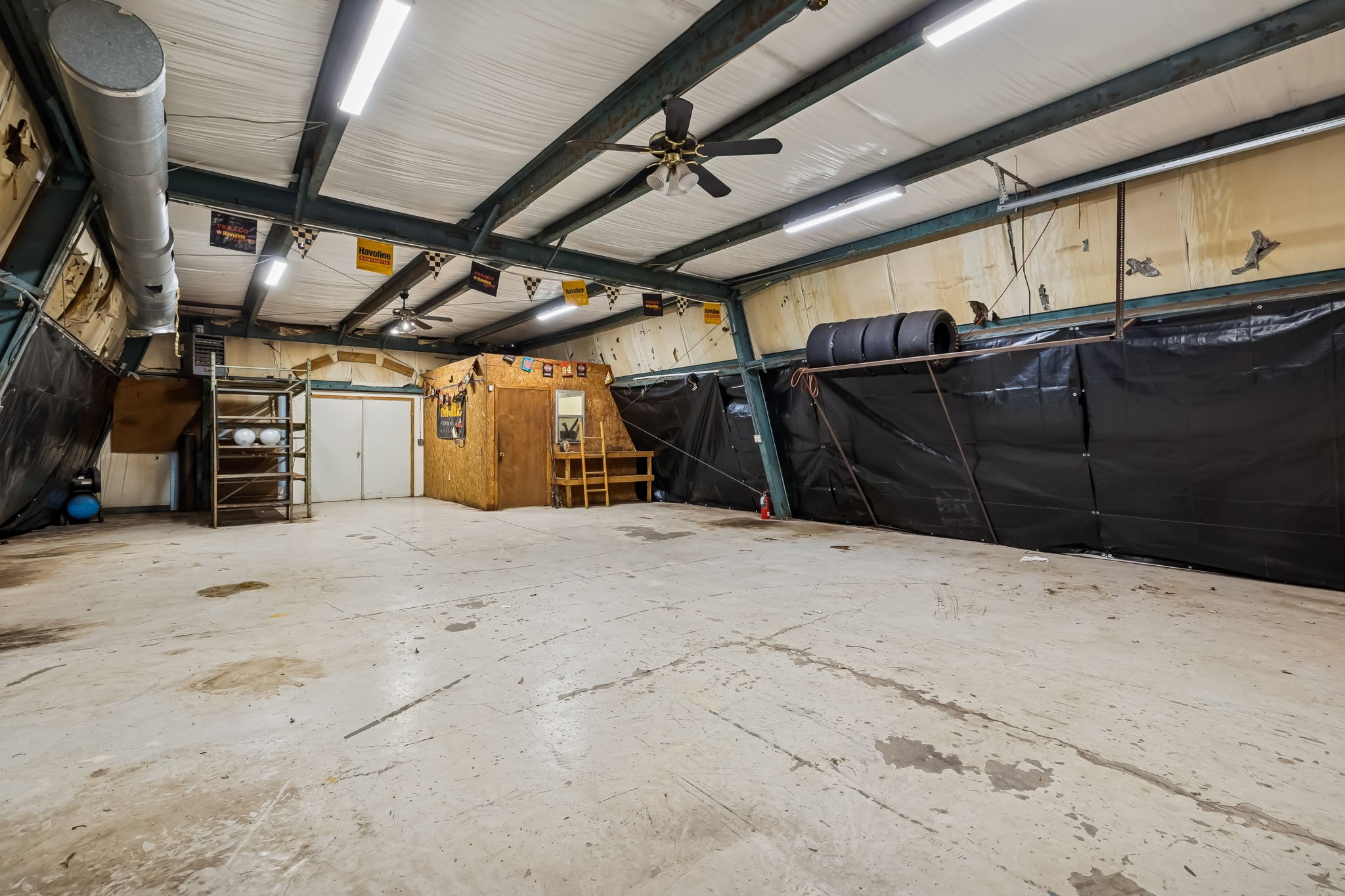 6580 Burkitt Road Antioch, TN 37013 - Photo 48 of 62 a view of garage