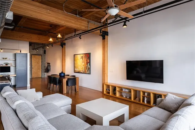 $617,500 | 210 West 5th Street, Unit 203, Kansas City, MO 64105