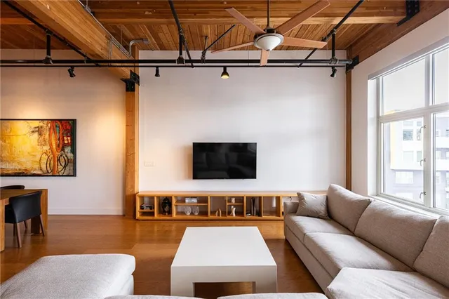 $617,500 | 210 West 5th Street, Unit 203, Kansas City, MO 64105