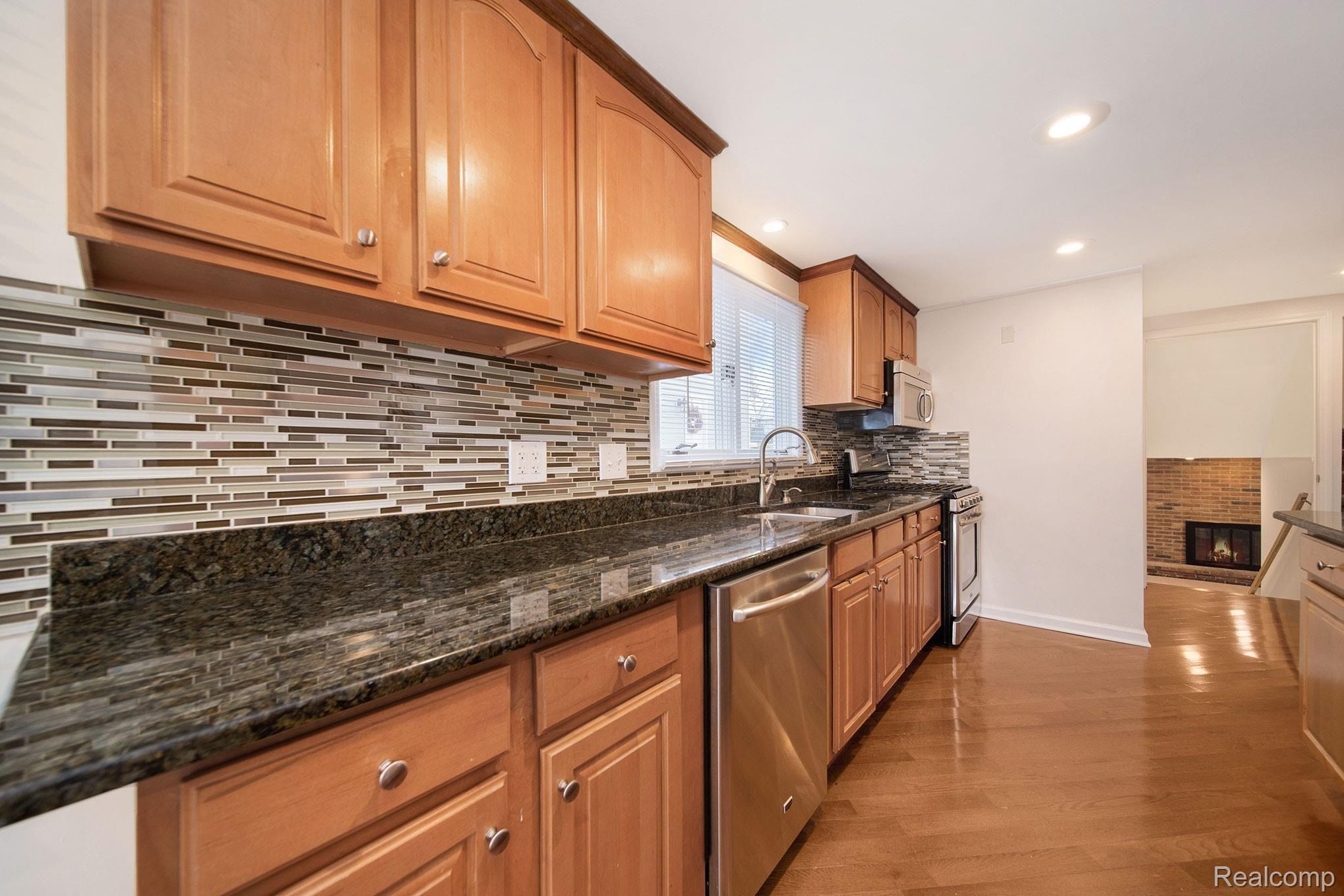 313 North Castell Avenue Rochester, MI 48307 - Photo 8 of 17 313-North-Castell_15-.jpg