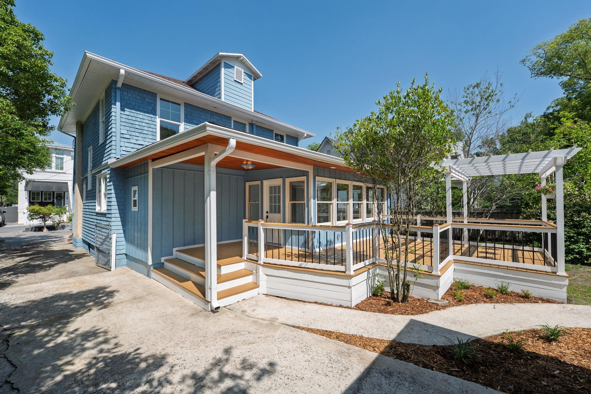 142 Washington Street St. Augustine, FL 32084 - Photo 14 of 53 a house view with a outdoor space