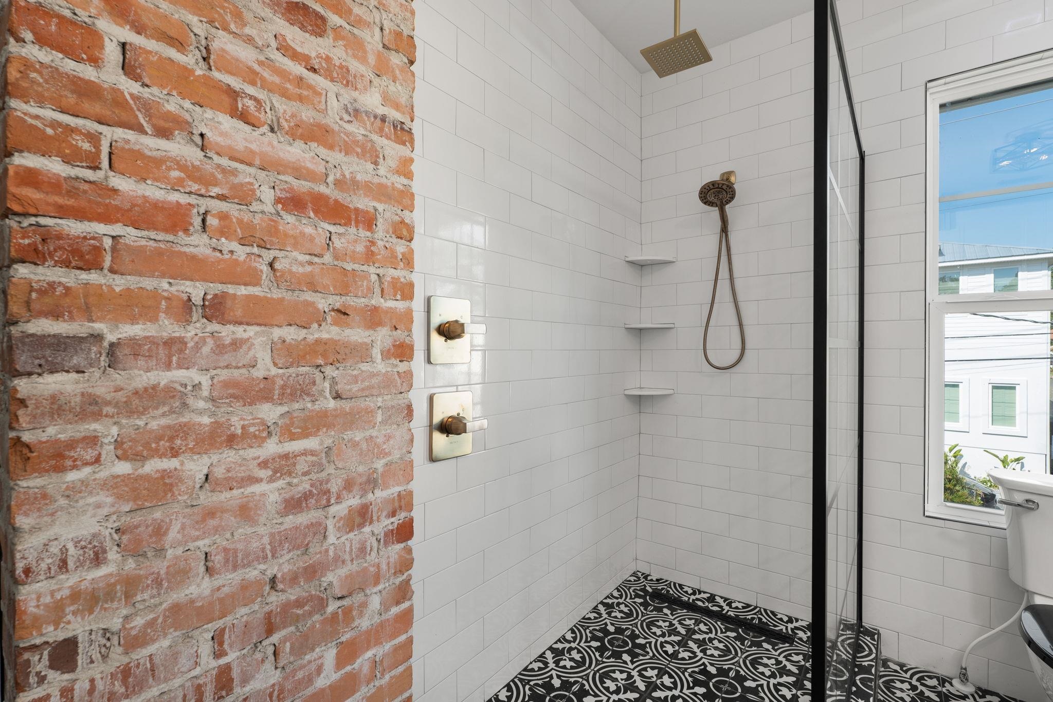 142 Washington Street St. Augustine, FL 32084 - Photo 38 of 53 a bathroom with a shower