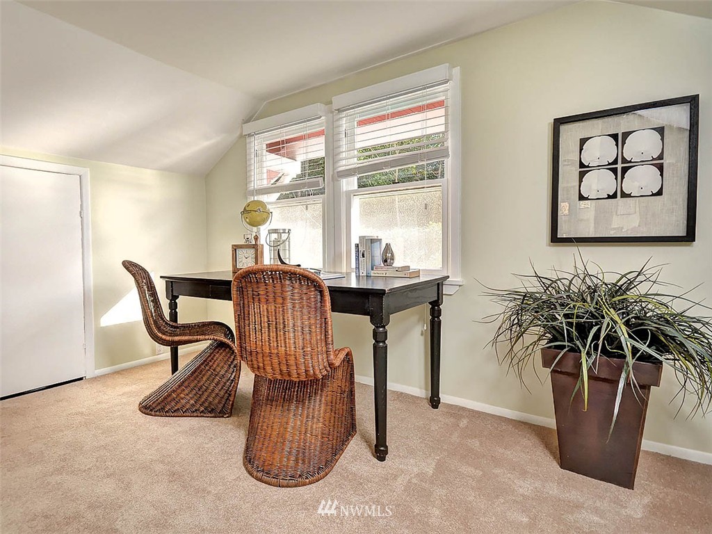 5207 Southwest Jacobsen Road Seattle, WA 98116 - Photo 14 of 25 Gallery Image 14