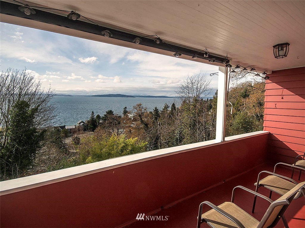 5207 Southwest Jacobsen Road Seattle, WA 98116 - Photo 4 of 25 Gallery Image 4