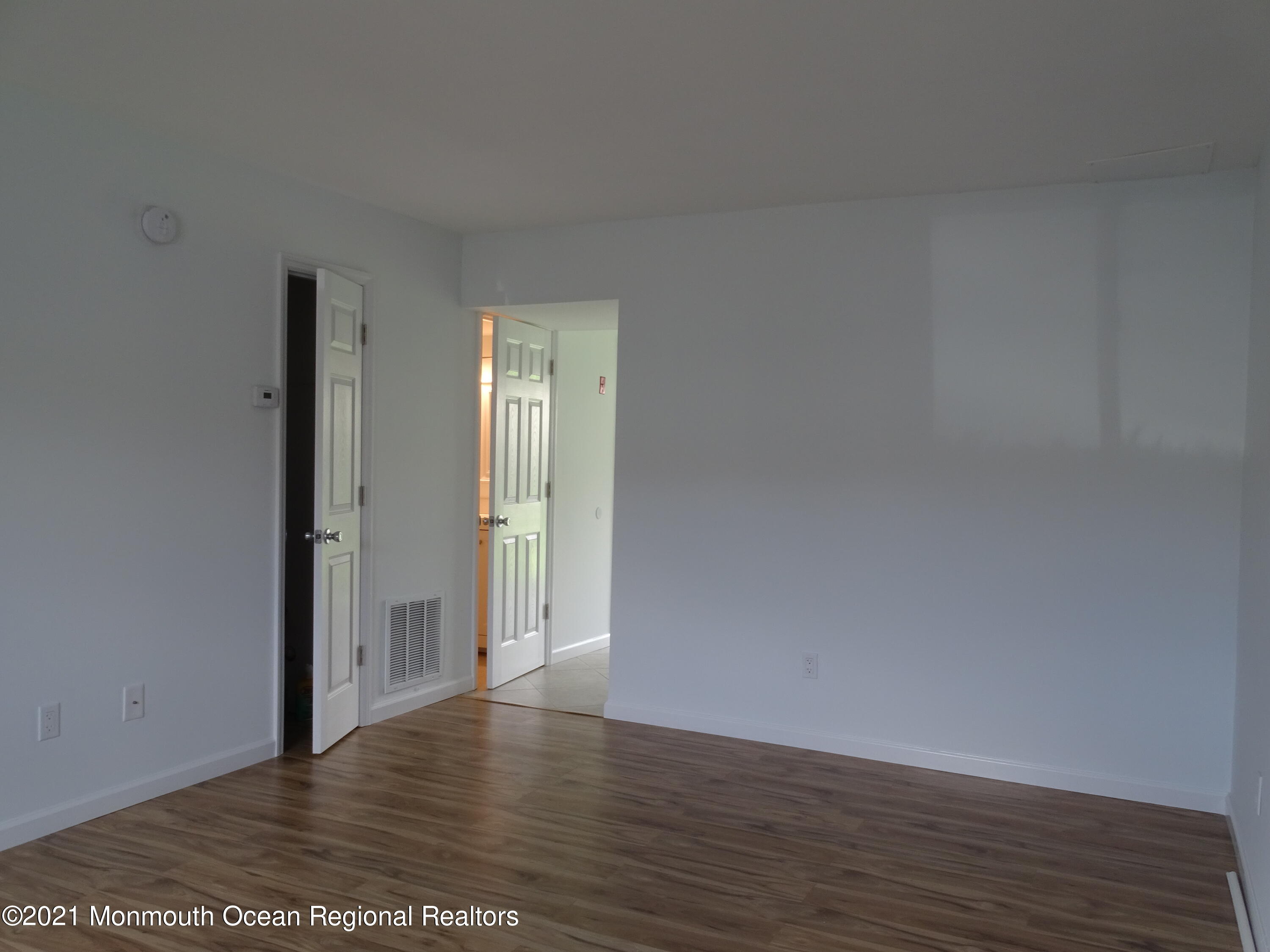 151 Sawmill Road, Unit 265 Brick, NJ 08724 - Photo 9 of 32 Living Room View Towards Kitchen