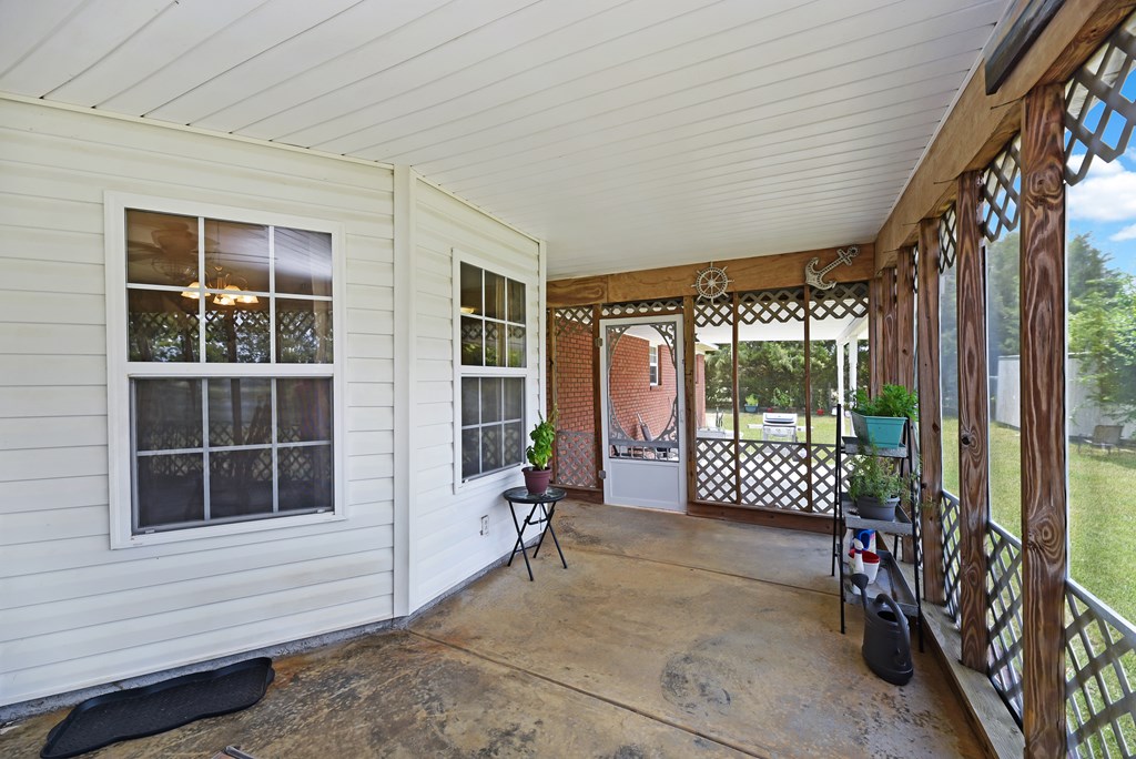 613 Collins Road Dothan, AL 36305 - Photo 26 of 41 Screened-in back porch