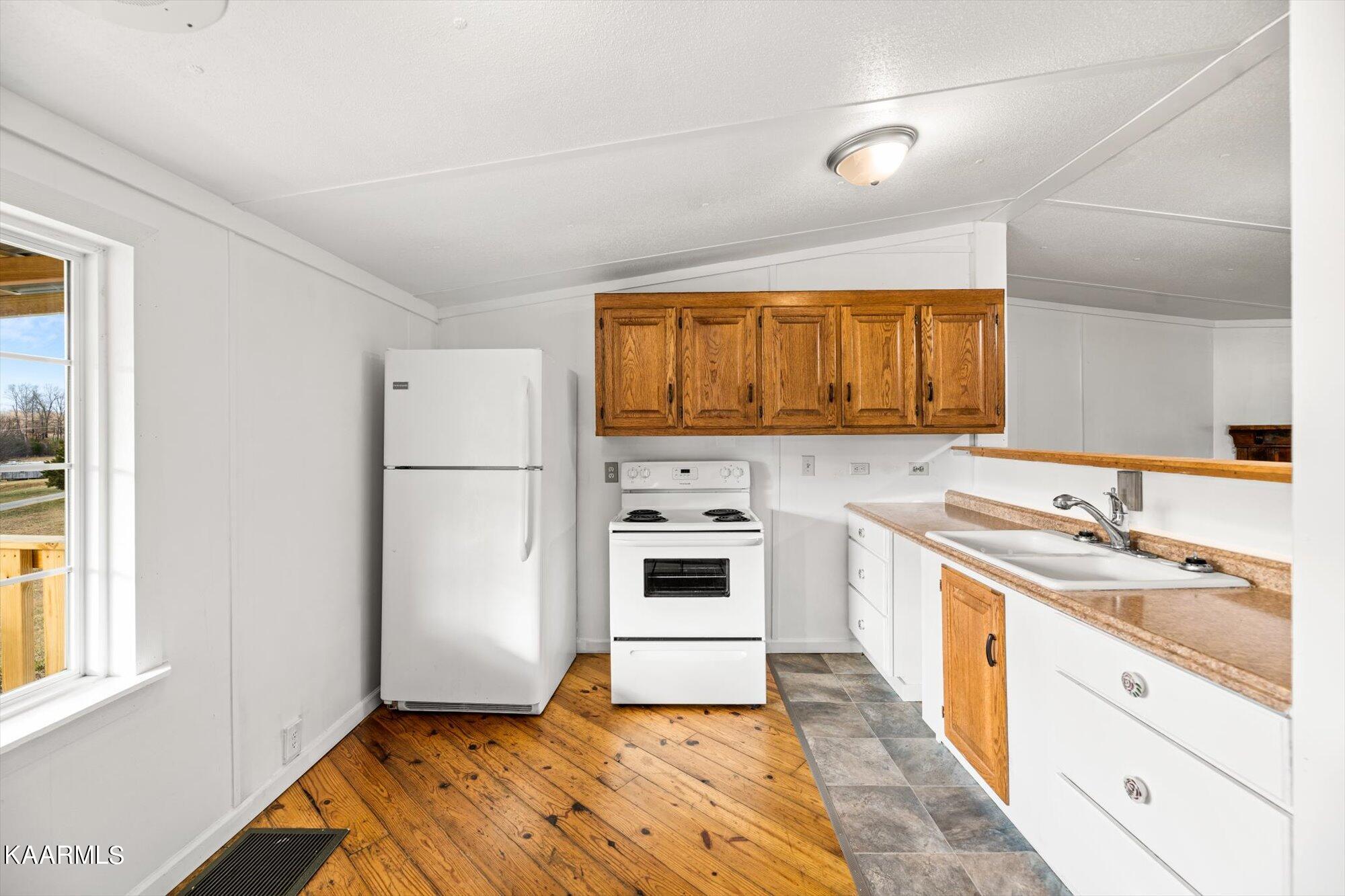 420 Turnpike Road Madisonville, TN 37354 - Photo 5 of 18 05-420-Turnpike-Rd-Madisonville-TN-5 - C