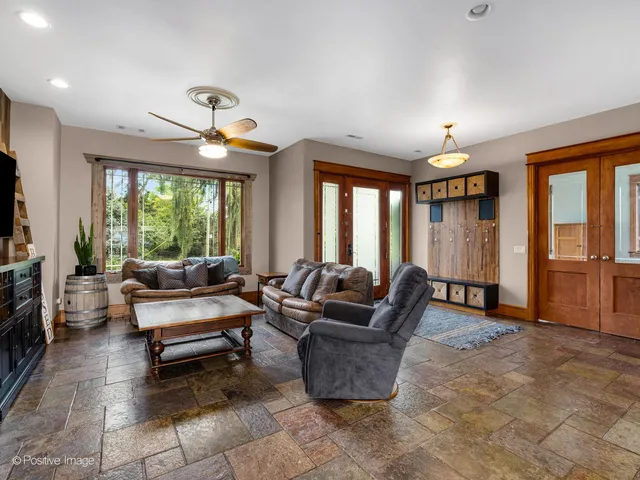 $999,999 | 4218 Florence Avenue, Downers Grove, IL 60515