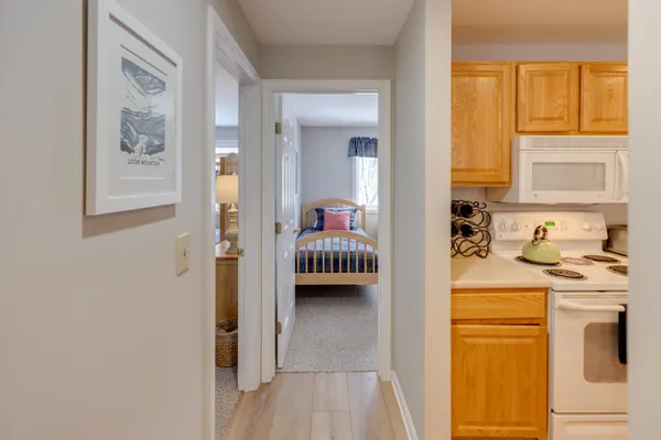 $529,000 | 5 Whiteoak Lane, Unit 8, Lincoln, NH 03251