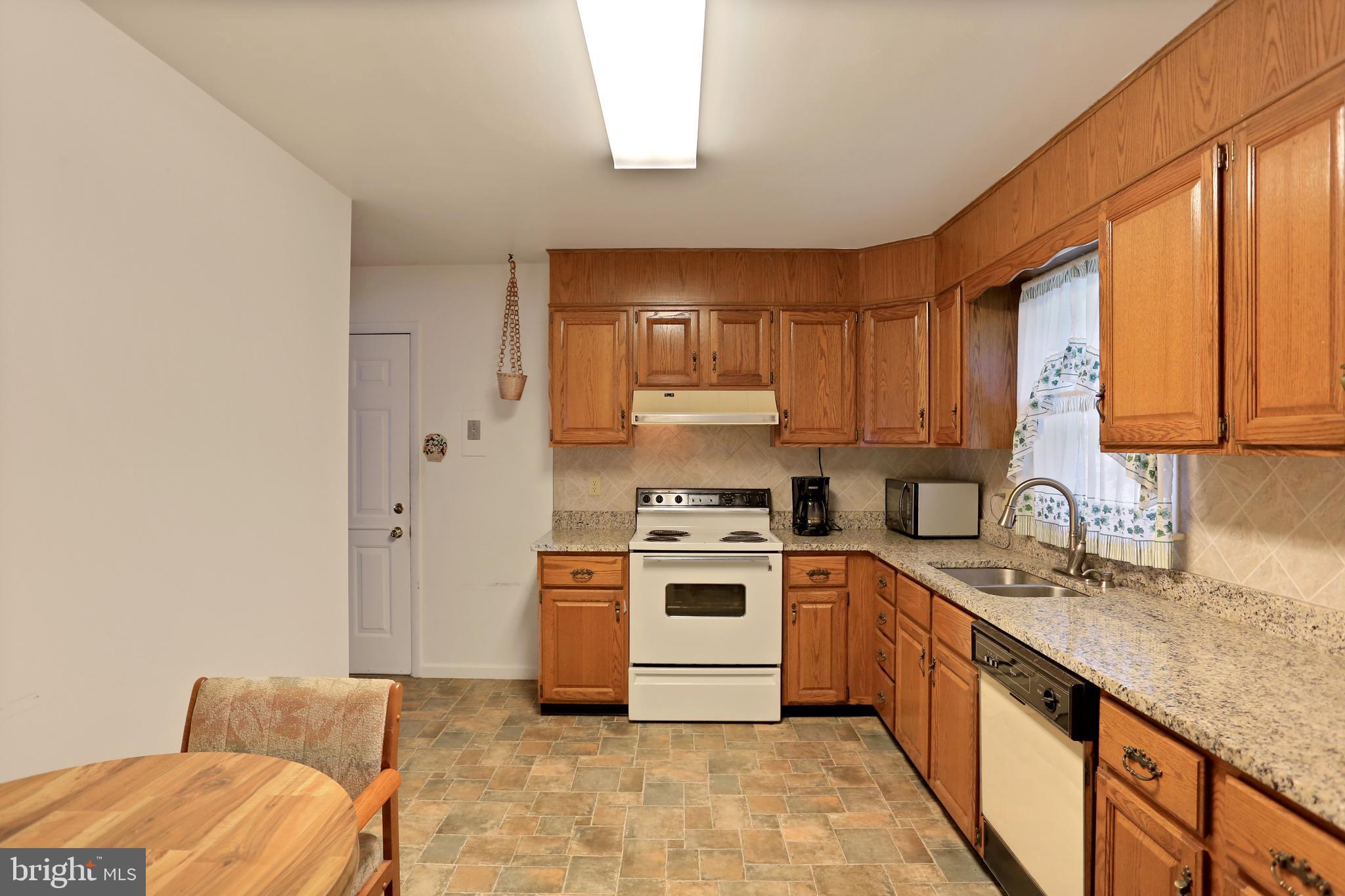 2495 Grandview Road Hanover, PA 17331 - Photo 4 of 26