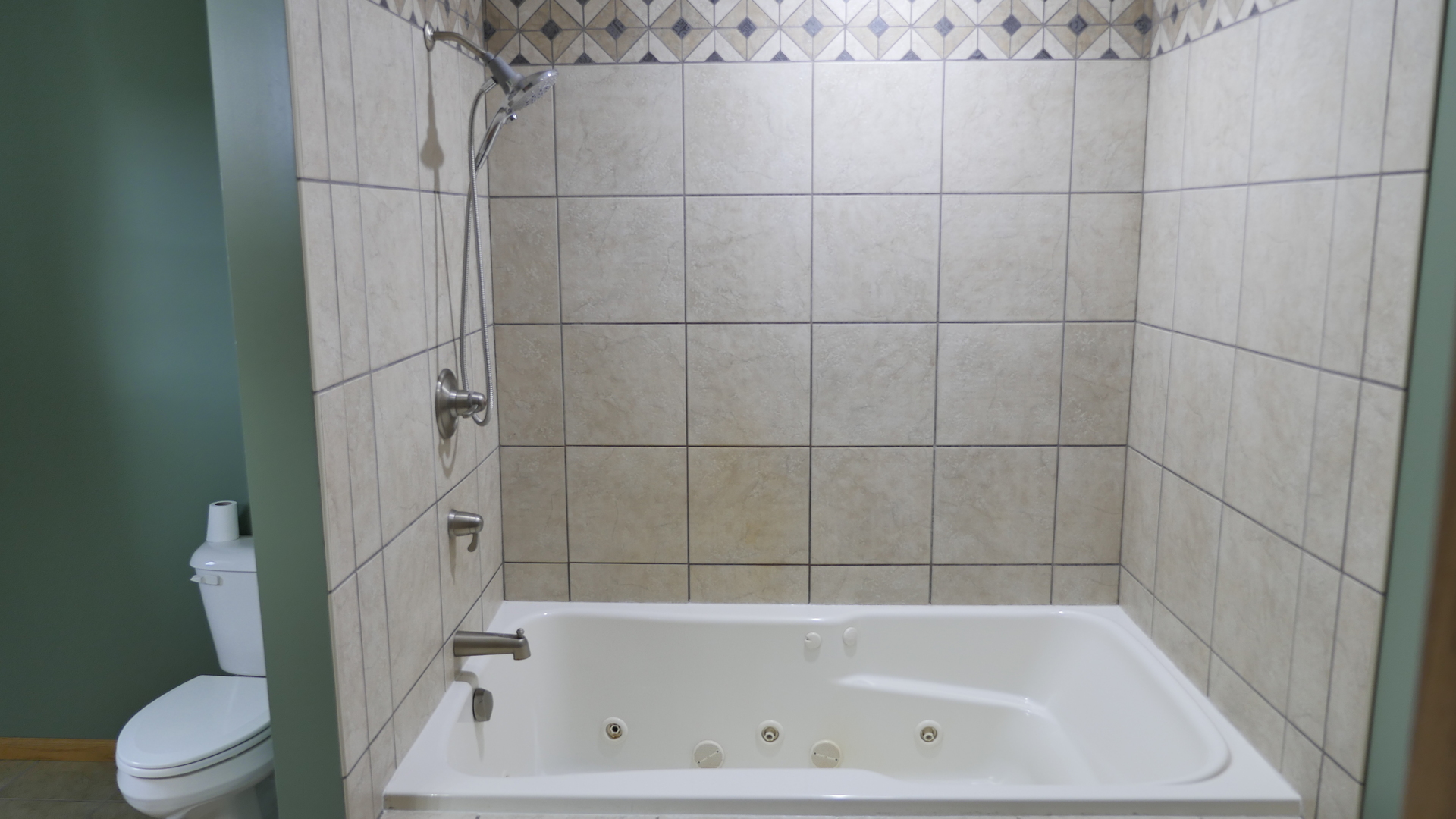 874 North 36th Road Utica, IL 61373 - Photo 8 of 14 a bathroom with a bathtub and toilet