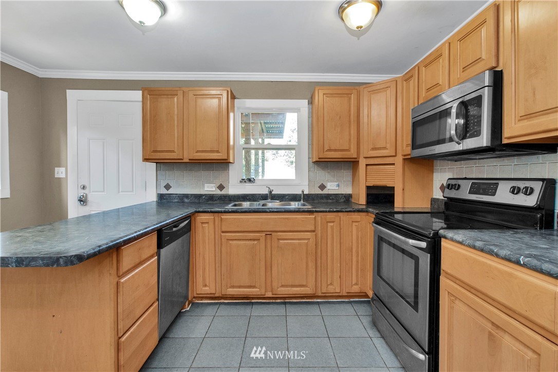 6639 Littlerock Road Southwest Tumwater, WA 98512 - Photo 11 of 34 Gallery Image 11