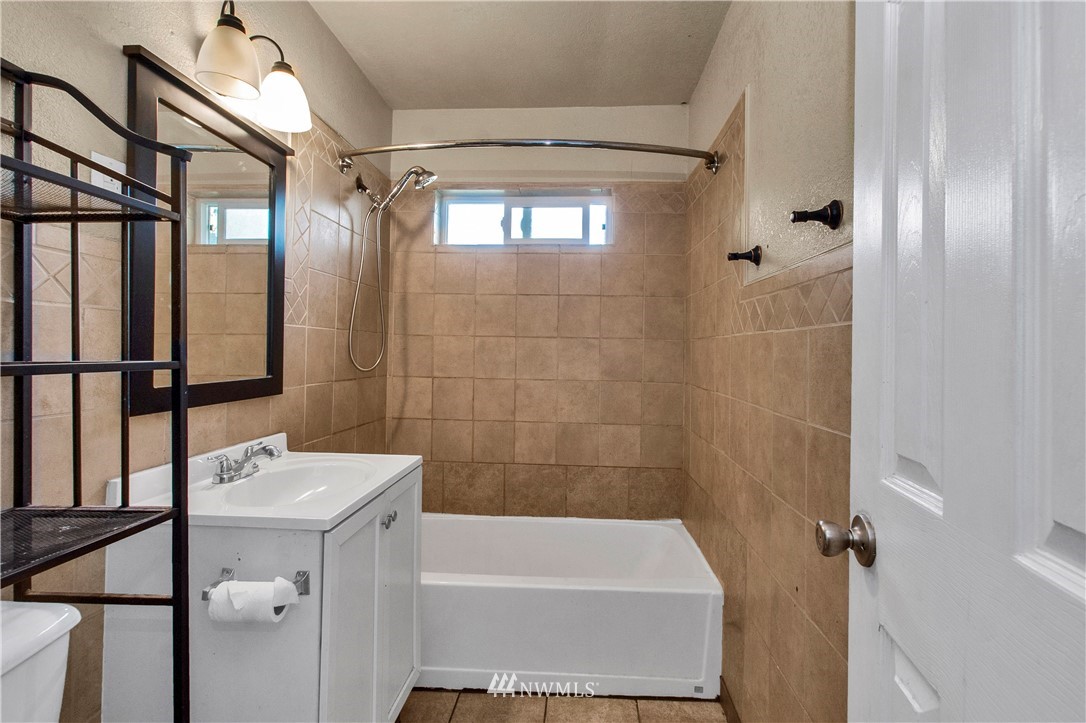 6639 Littlerock Road Southwest Tumwater, WA 98512 - Photo 14 of 34 Gallery Image 14