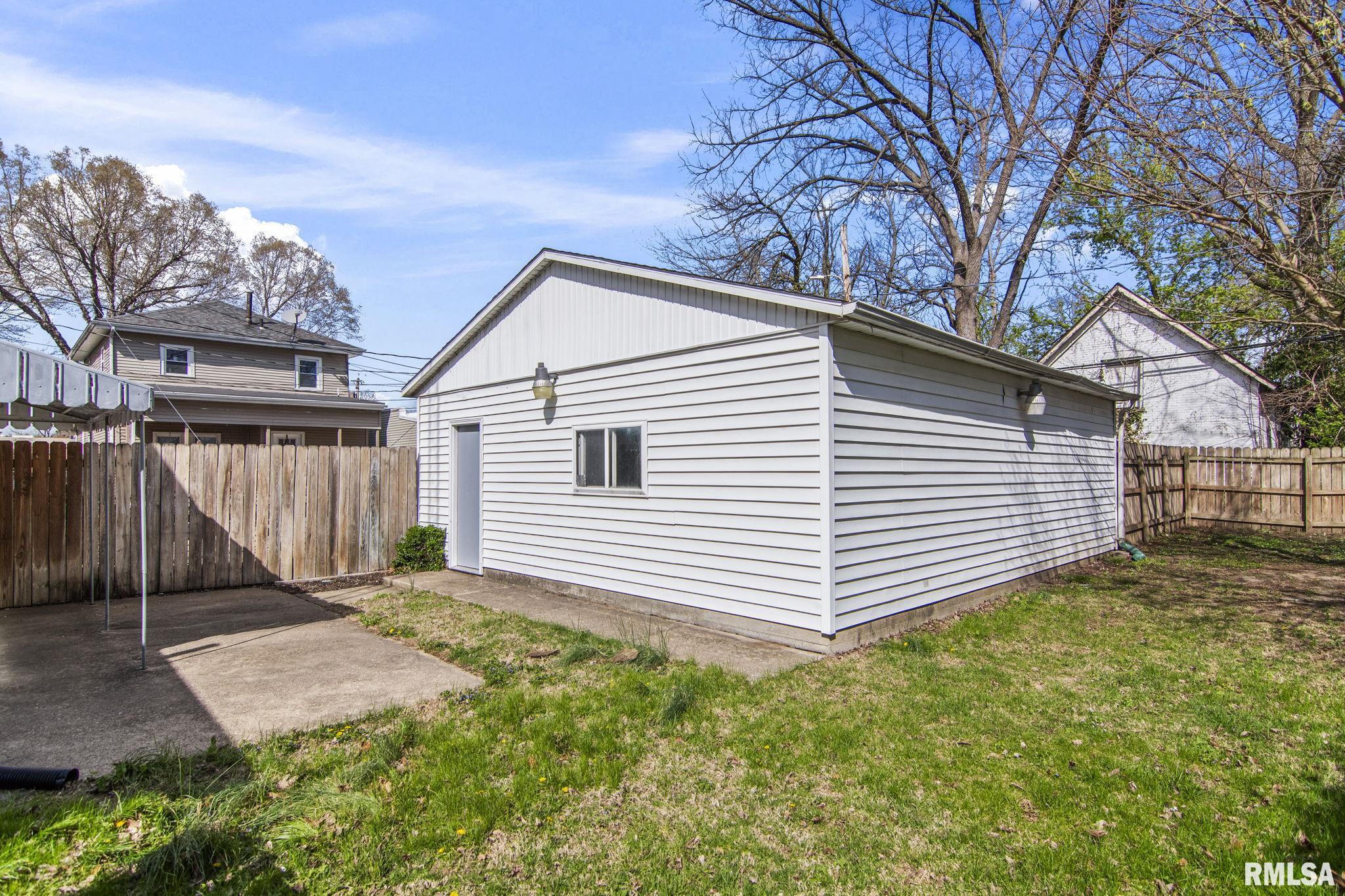 612 South English Avenue Springfield, IL 62704 - Photo 23 of 27