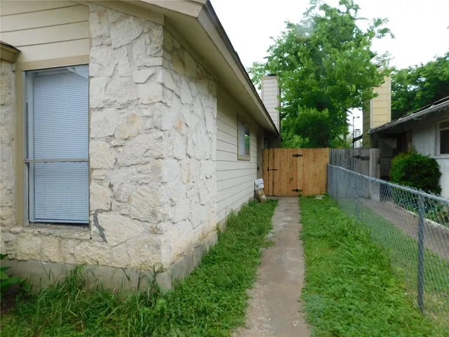 $1,195 | 1002 Fieldwood Drive, Unit B, Austin, TX 78758
