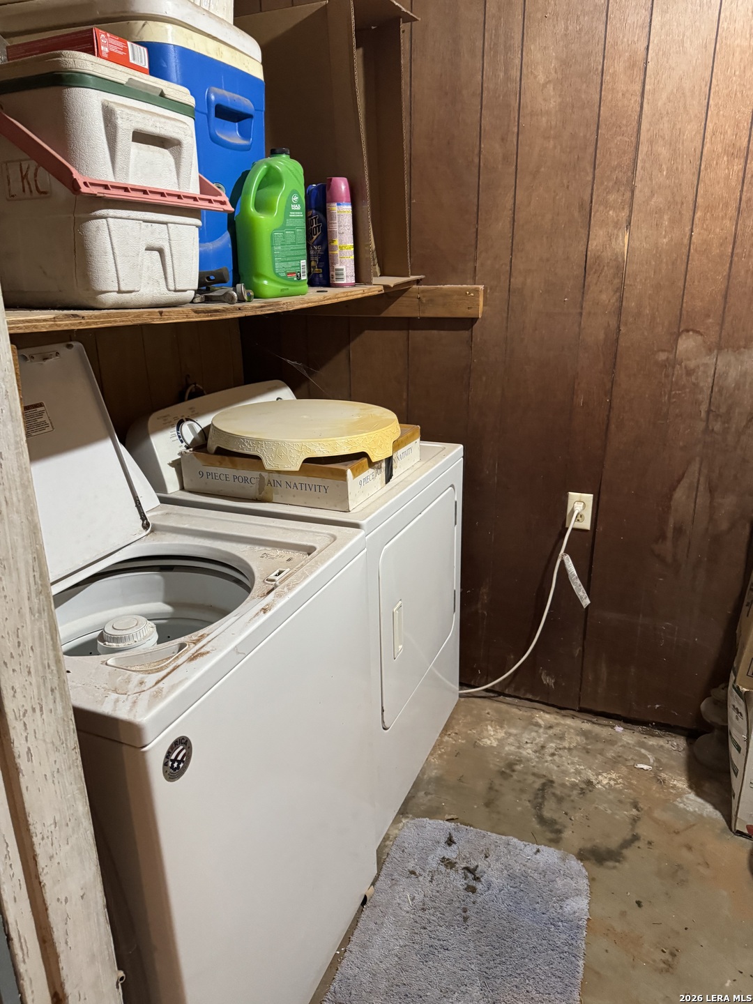 504 North Cedar Street Pearsall, TX 78061 - Photo 18 of 23 a utility room with dryer and washer