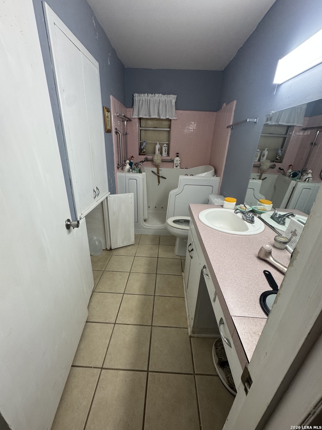 504 North Cedar Street Pearsall, TX 78061 - Photo 9 of 23 a utility room with washer and dryer