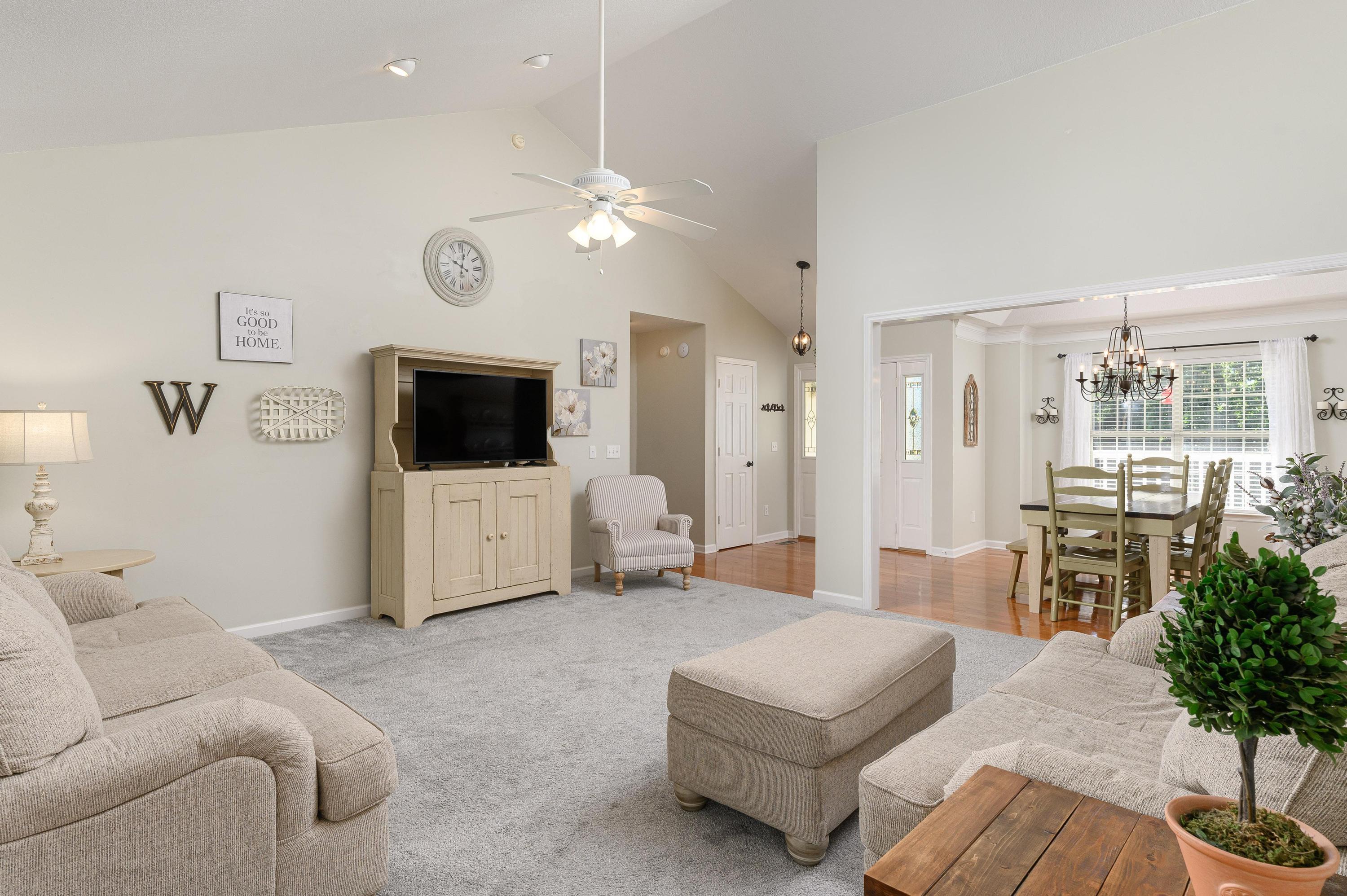 9942 Fielding Road Ooltewah, TN 37363 - Photo 20 of 38 Living Room